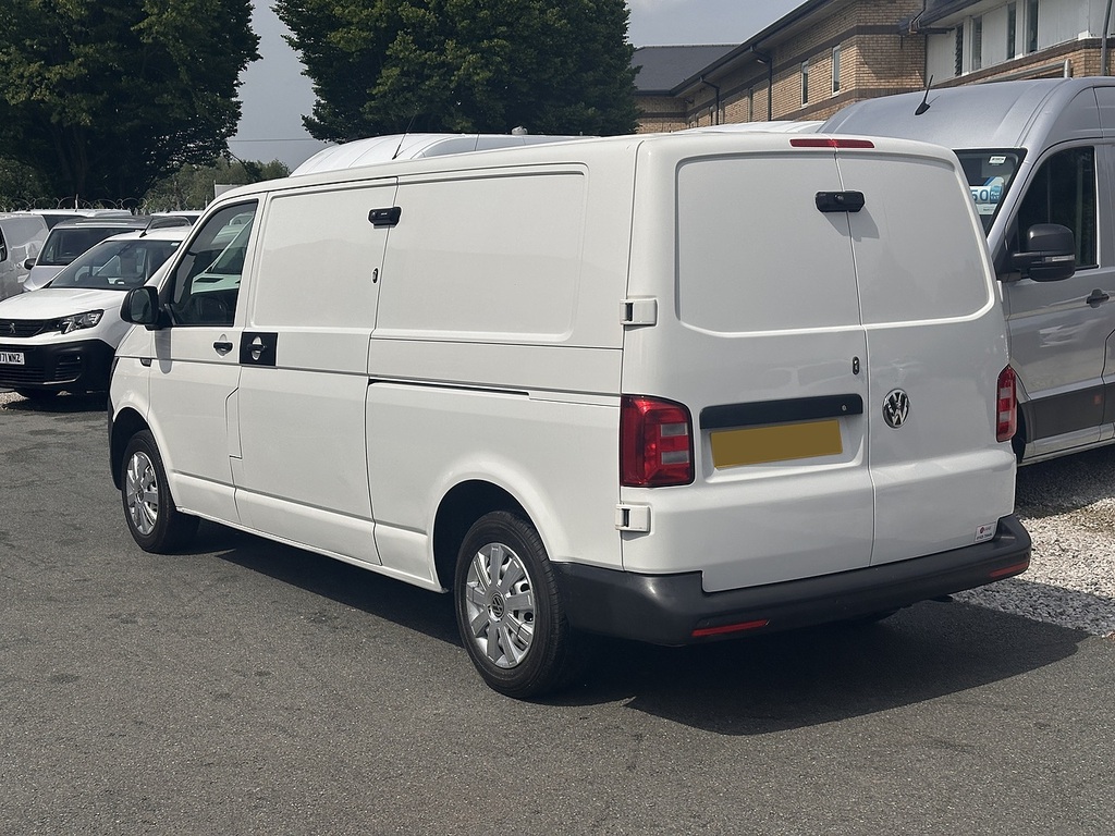 Volkswagen Transporter Tdi T32 Bluemotion Tech Startline L2h1 Euro 6 Ac 2 DW18FCJ White #6