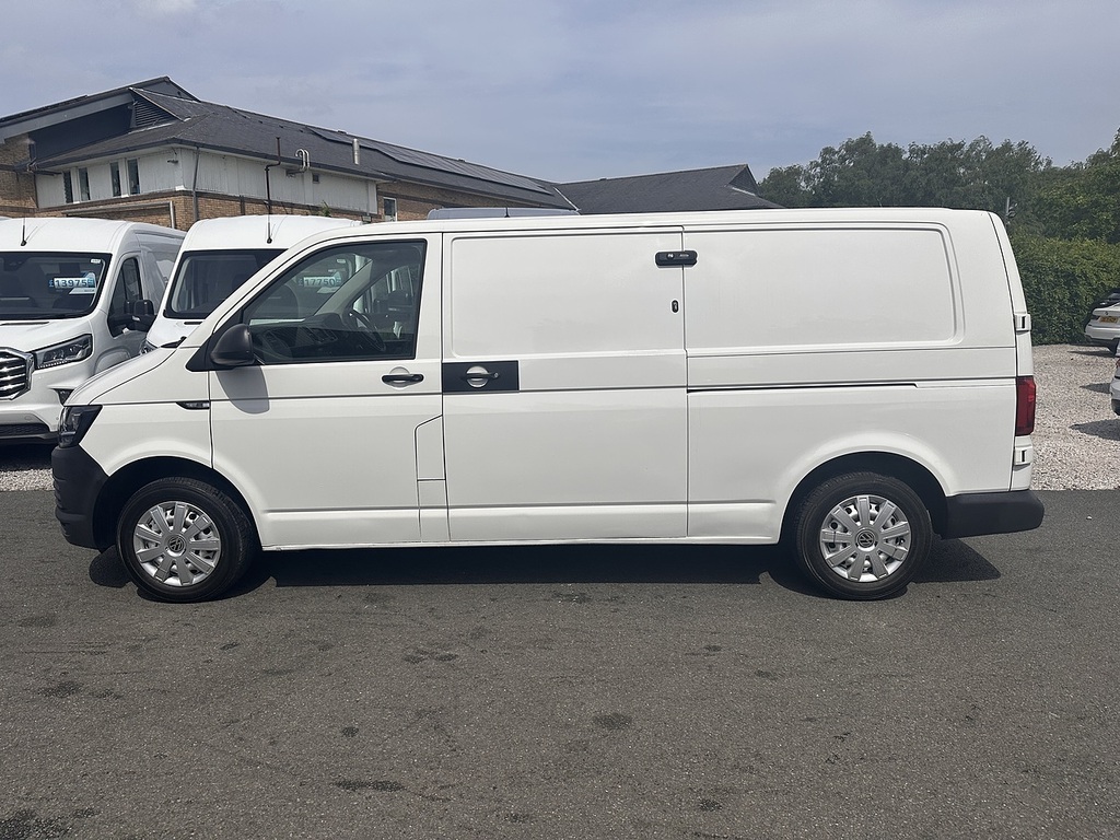 Volkswagen Transporter Tdi T32 Bluemotion Tech Startline L2h1 Euro 6 Ac 2 DW18FCJ White #5