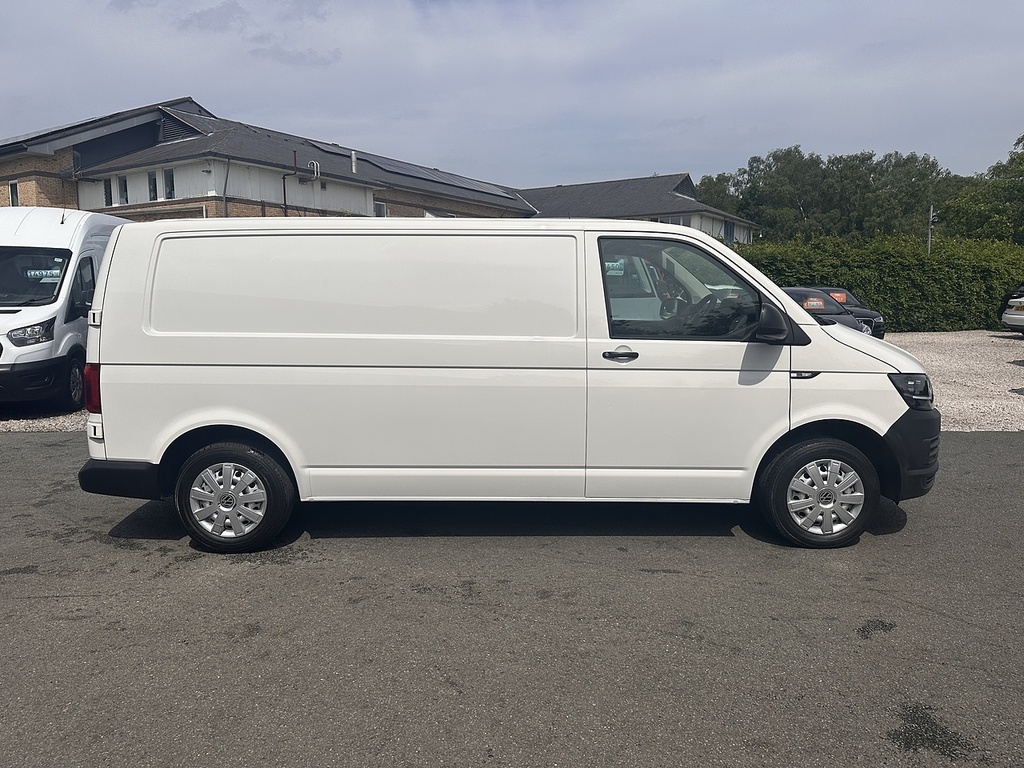 Volkswagen Transporter Tdi T32 Bluemotion Tech Startline L2h1 Euro 6 Ac 2 DW18FCJ White #4