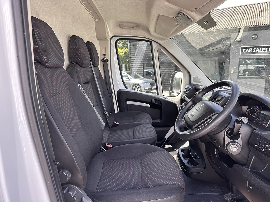 Peugeot Boxer Bluehdi 335 Professional Premium L3h2 Euro 6 140 YK73AGP White #2