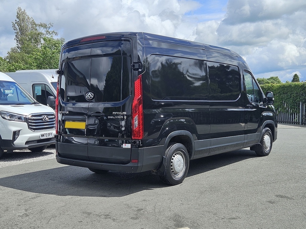 Maxus Deliver 9 2L Null White #7