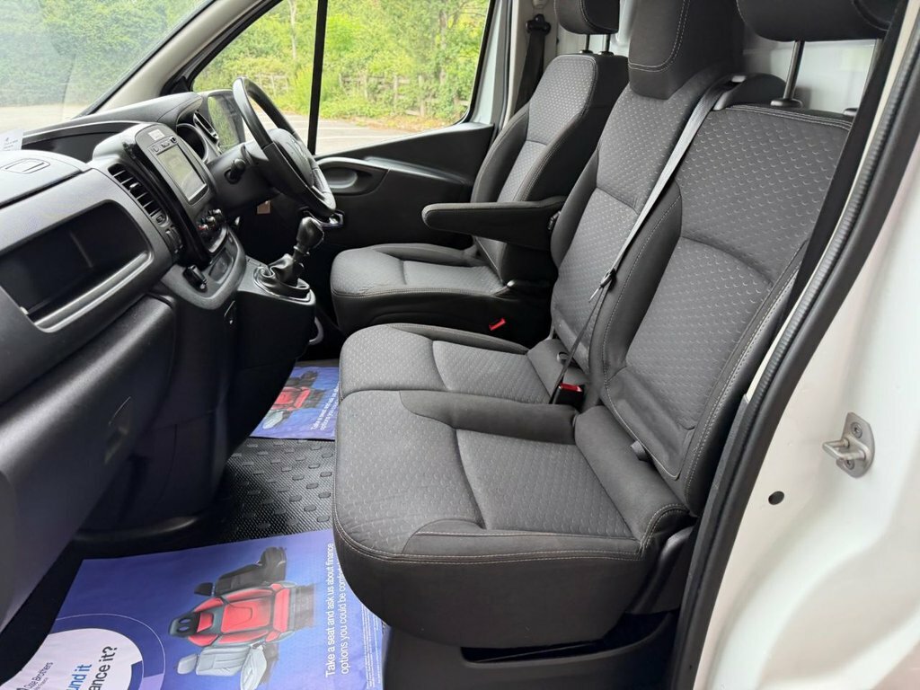 Vauxhall Vivaro 1.6L Sportive White #4