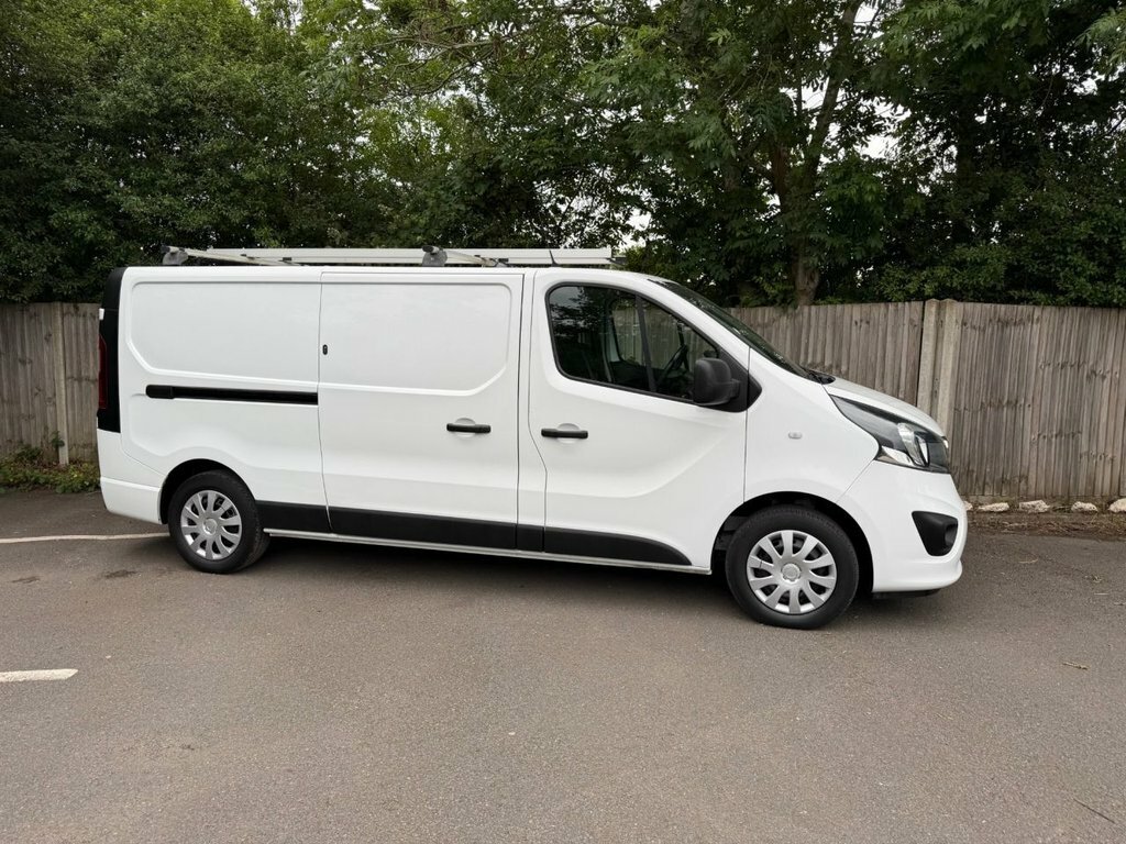 Vauxhall Vivaro 1.6L Sportive White #5