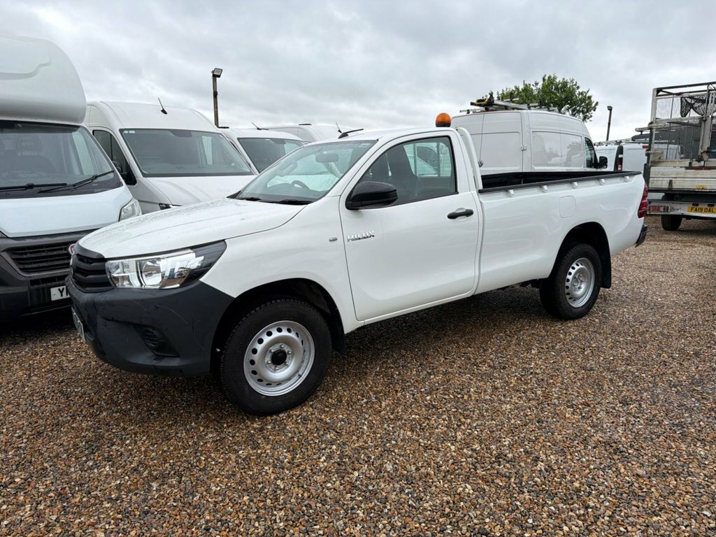 Toyota HILUX 2.4L Active Narrow Body SL70FCM White #5