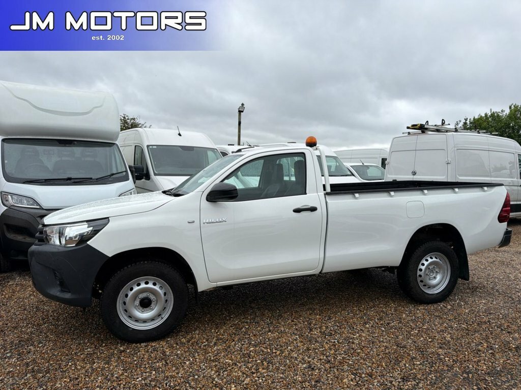 Toyota HILUX 2.4L Active Narrow Body White