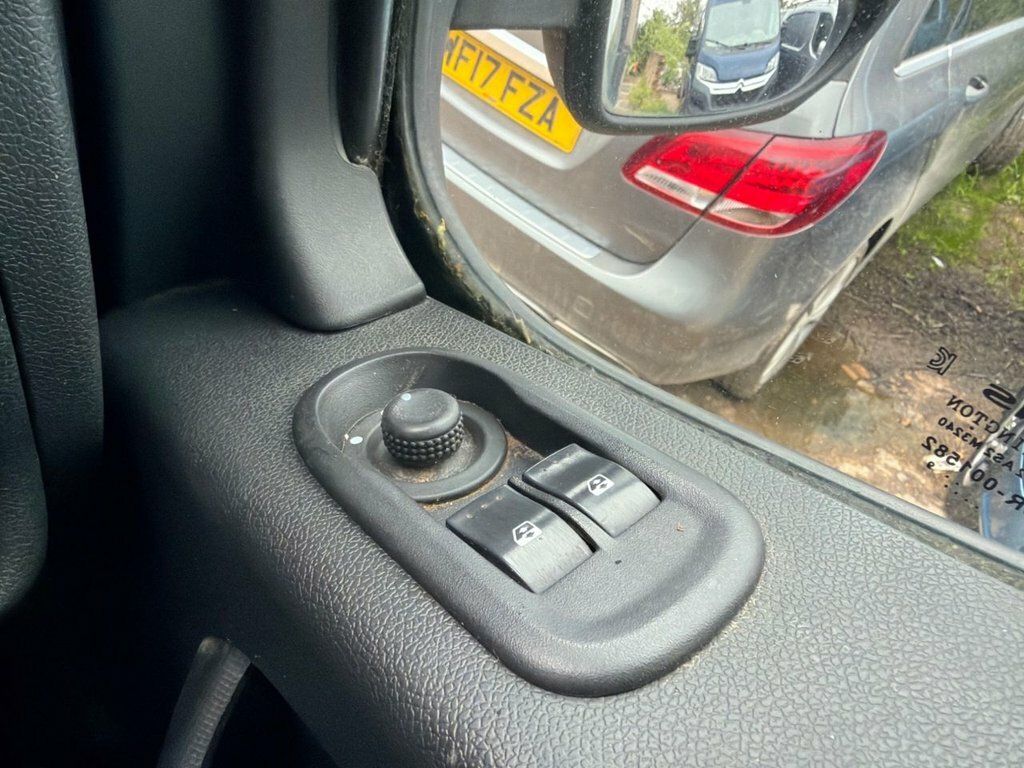 Vauxhall Movano 2.3L Null FA19OAL Silver #5