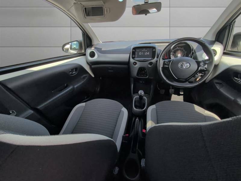 Toyota Aygo Vvt-i X-play White #10