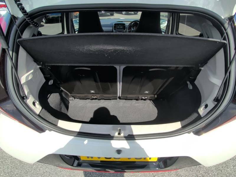 Toyota Aygo Vvt-i X-play White #13