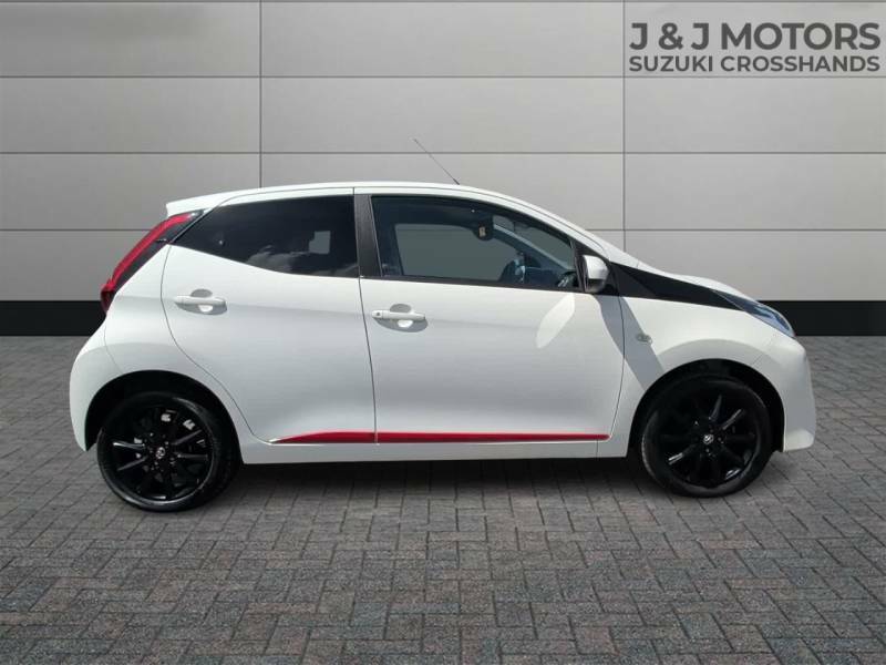 Toyota Aygo Vvt-i X-play White #8