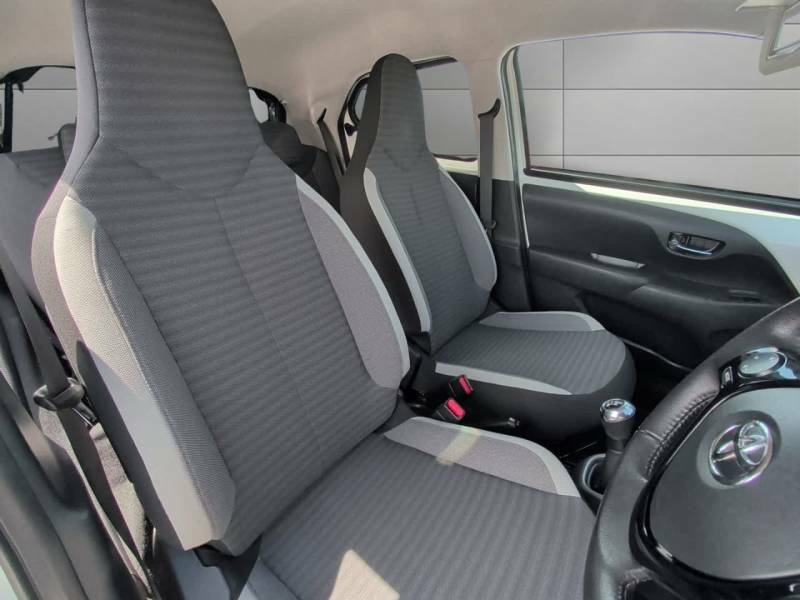 Toyota Aygo Vvt-i X-play White #11