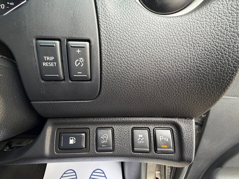 Nissan Navara Navara Tekna Dci Grey #15