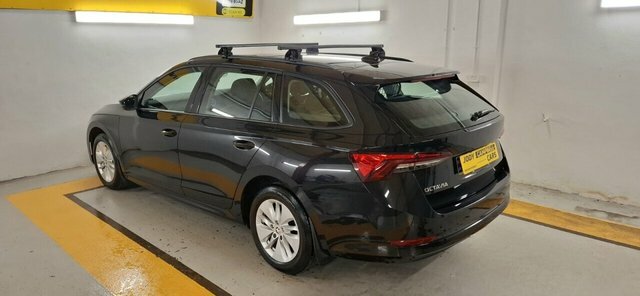 Skoda Octavia 2023 1.0 Tsi Se Technology Estate Manua WG72CXS Black #6
