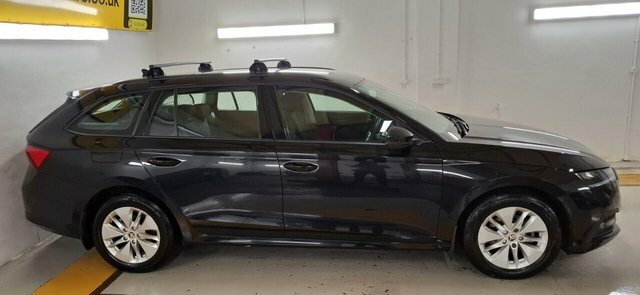 Skoda Octavia 2023 1.0 Tsi Se Technology Estate Manua WG72CXS Black #3