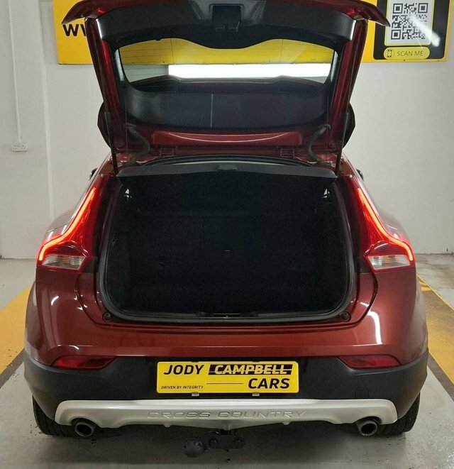 Volvo V40 Cross Country 2015 2.0 D3 Se Hatchback Euro 6 S YY15RXG Red #5