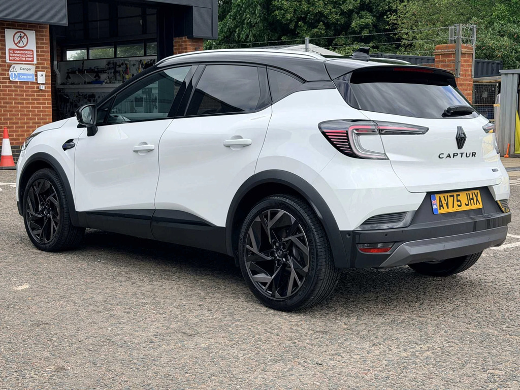 Renault Captur 1.8 E-tech Full Hybrid 160 Esprit Alpine AV75JHX White #3