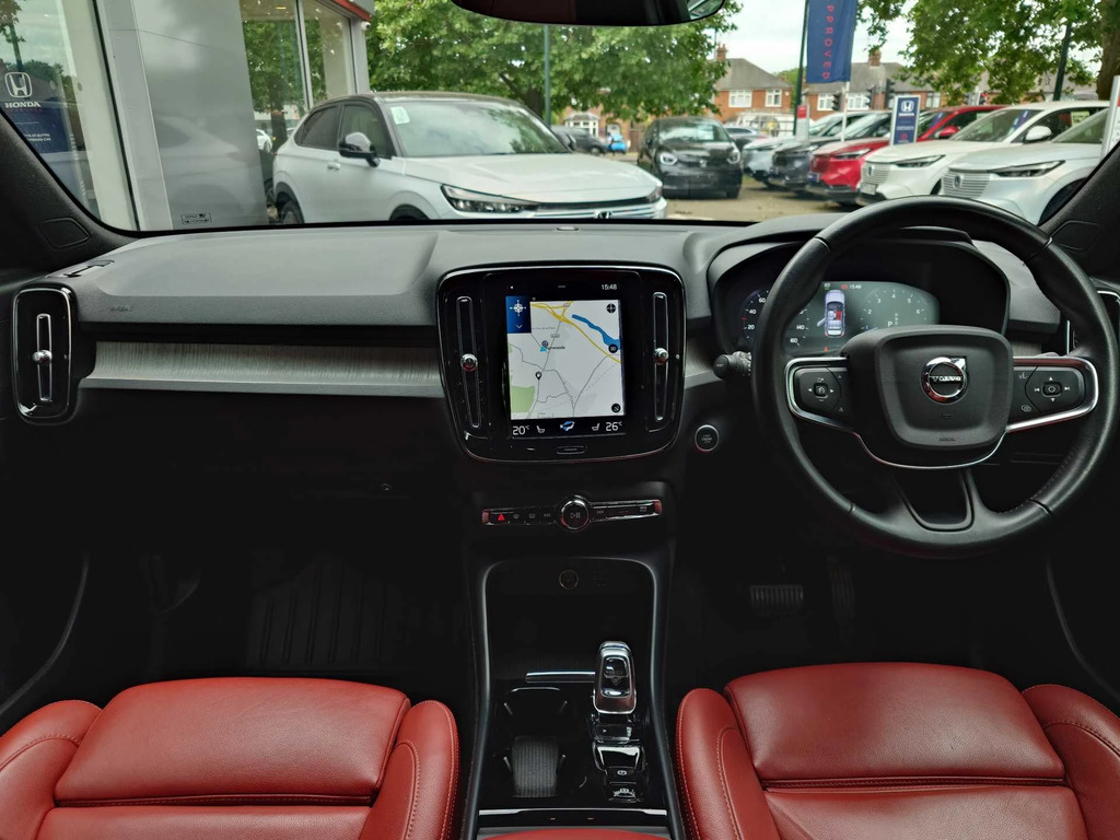 Volvo XC40 2.0 B4p Inscription Pro 7 Speed YS70CGY Black #4