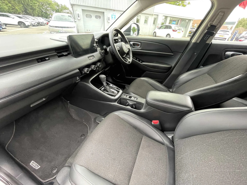 Honda Hr-V 1.5 I-mmd Advance Cvt AY72OPW White #2