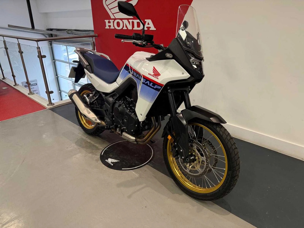 Honda  2.0 Ehev 184 Advance Cvt Red #1