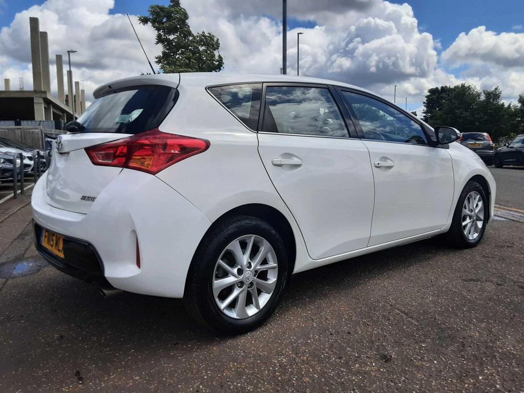 Toyota Auris 1.6 V-matic Icon White #4