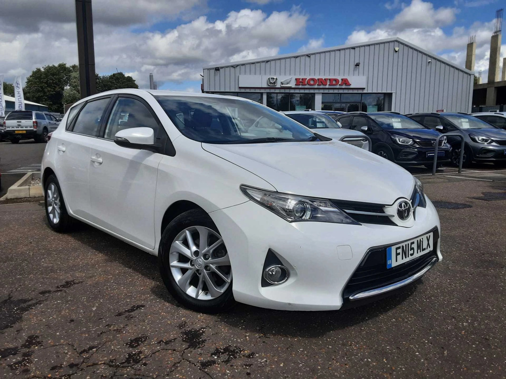 Toyota Auris 1.6 V-matic Icon White