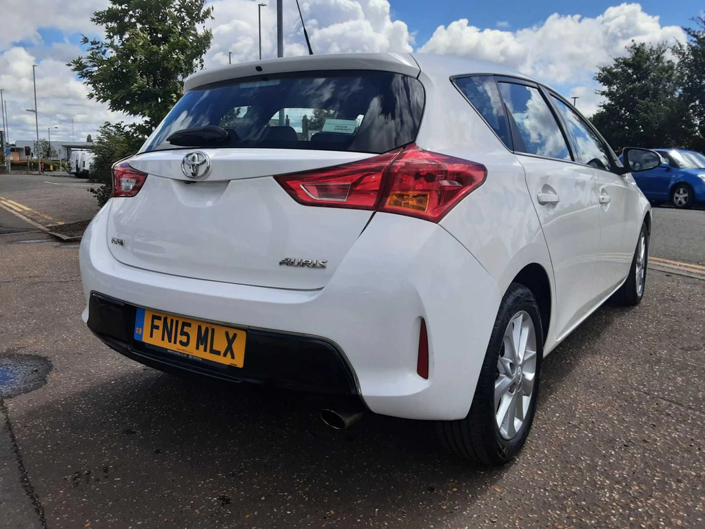 Toyota Auris 1.6 V-matic Icon White #5