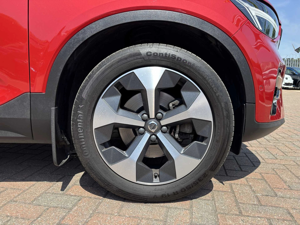 Volvo XC40 2.0 B4p Ultimate Dark KN23ZYR Red #6