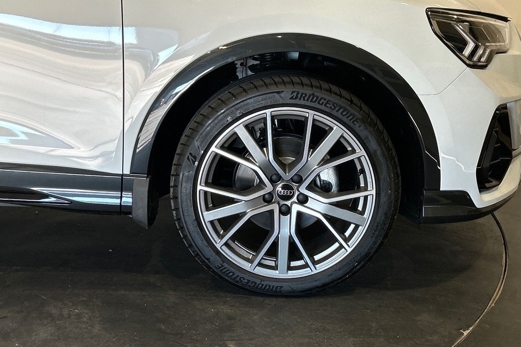 Audi Q3 Black Edition 35 Tfsi 150 Ps S Tronic SW25HWY White #5