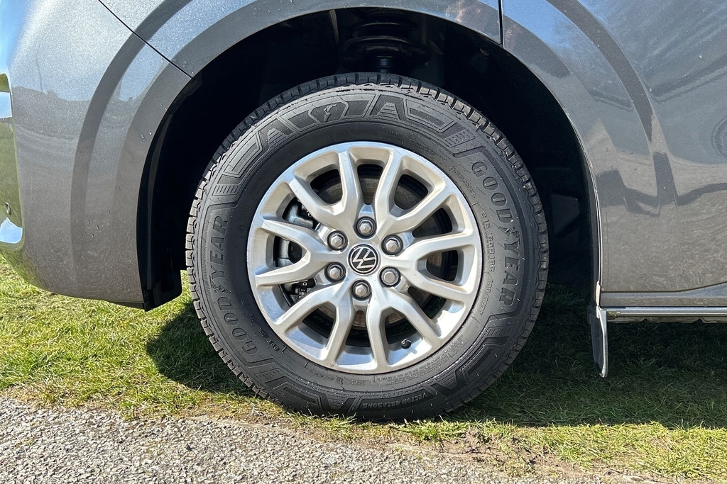Volkswagen E-Transporter 100Kw 65Kwh Commerce Pro Van SV25YJU Grey #5