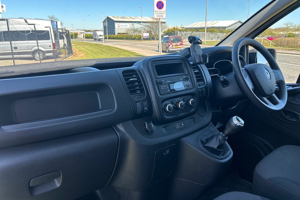 Renault Trafic Sl28 Energy Dci 120 Business Van MA71BSU White #2