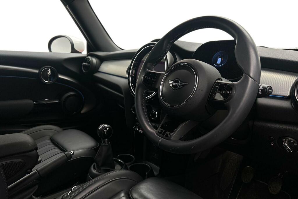Mini Hatch 3-Door Cooper S Exclusive ST22VLL Red #6