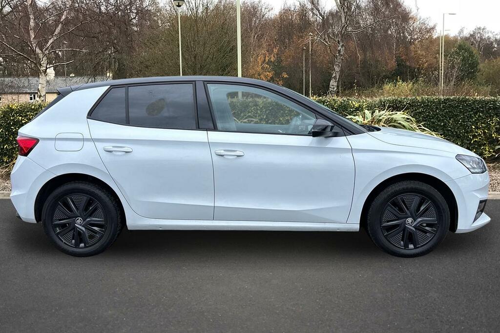 Skoda Fabia 1.0 Tsi Design Edition EA75NWK White #4