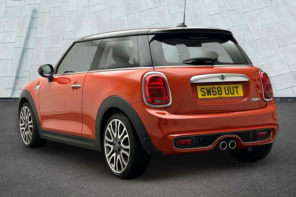 Mini Hatch 3-Door Cooper S Exclusive SW68UUT Orange #2