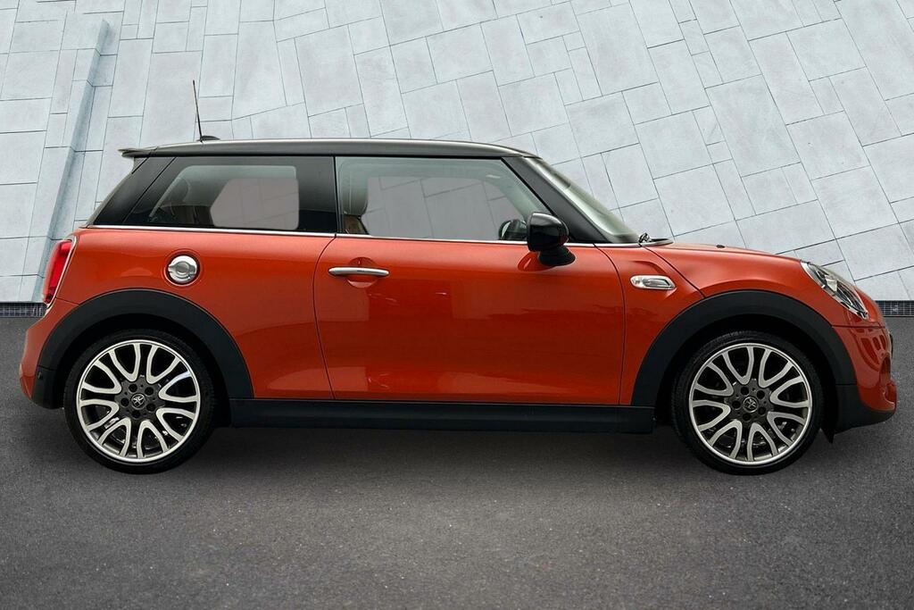 Mini Hatch 3-Door Cooper S Exclusive SW68UUT Orange #3