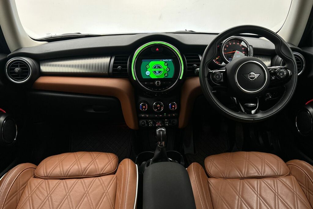 Mini Hatch 3-Door Cooper S Exclusive SW68UUT Orange #4
