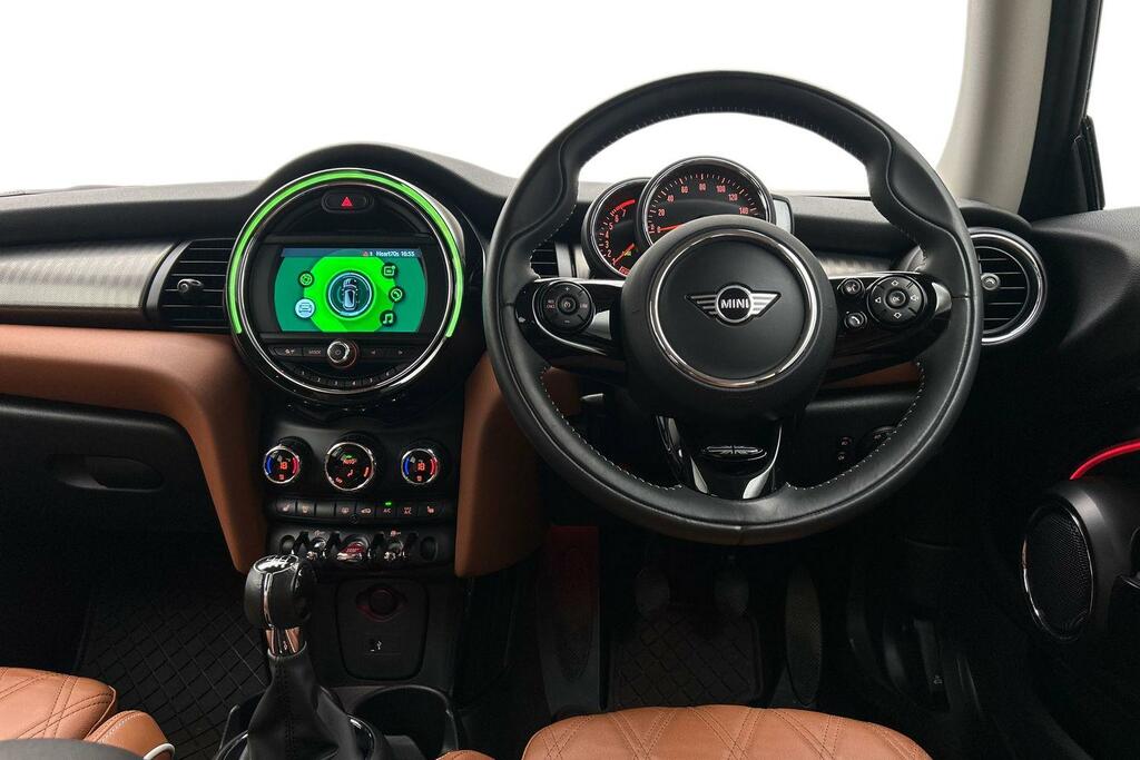 Mini Hatch 3-Door Cooper S Exclusive SW68UUT Orange #5