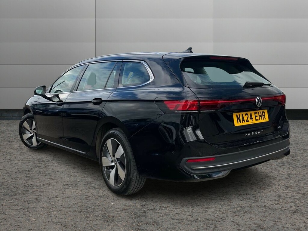 Volkswagen Passat 1.5 Etsi Life Dsg NA24EHR Black #3