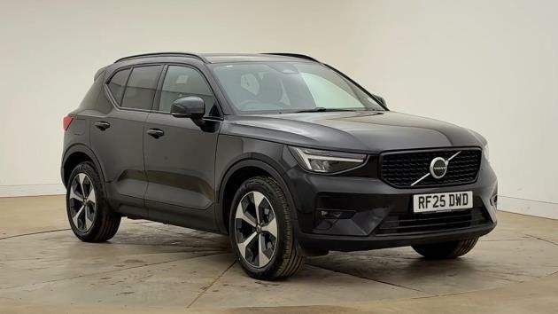 Volvo XC40 Plus, B3 Mild Hybrid, Dark Black