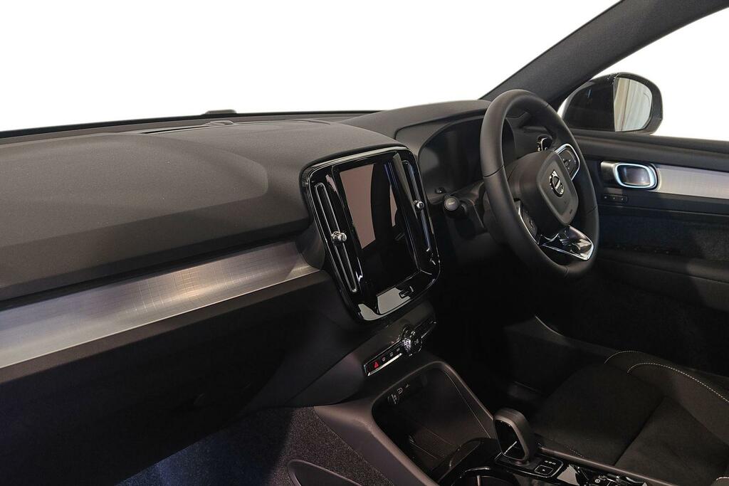 Volvo XC40 Plus, B3 Mild Hybrid, Dark SV26UNP Silver #2