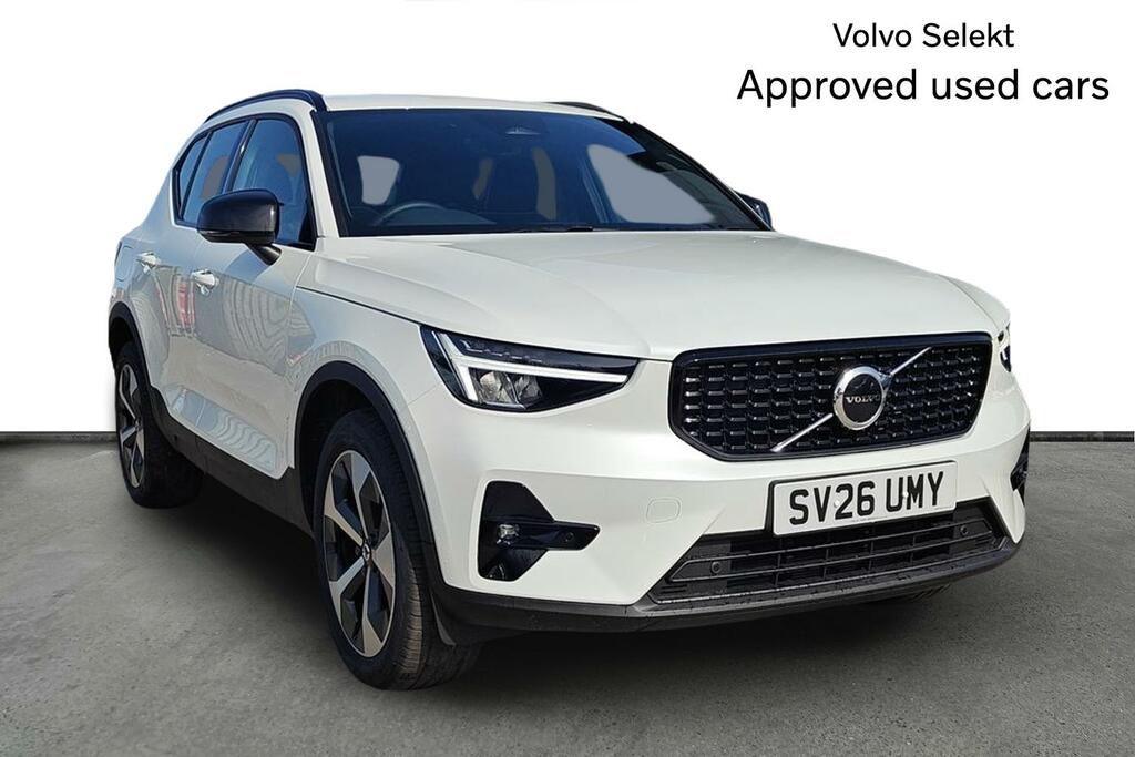 Volvo XC40 Plus, B3 Mild Hybrid, Dark White