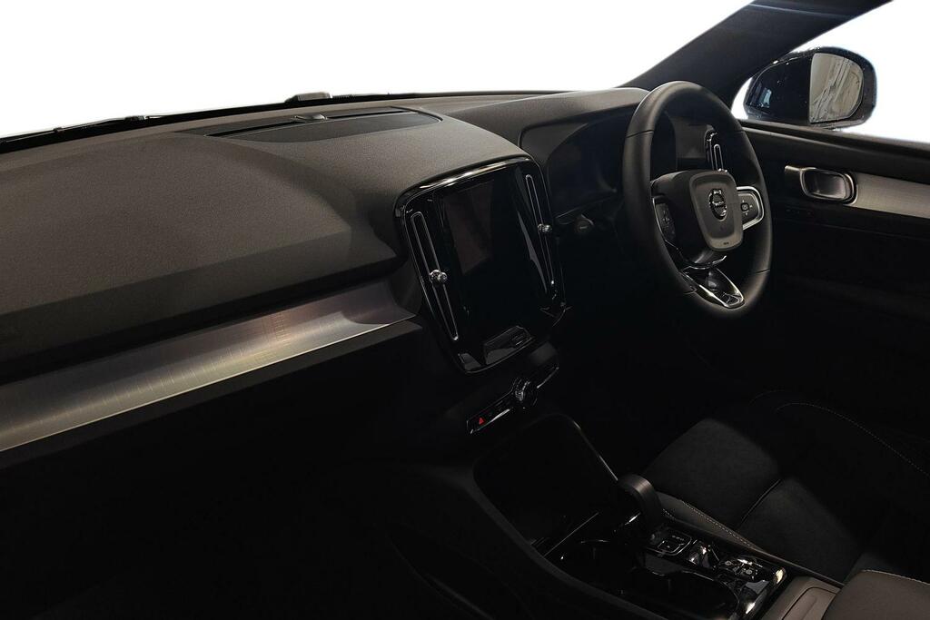 Volvo XC40 Plus, B3 Mild Hybrid, Dark SV26UMY White #2