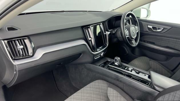 Volvo V60 Momentum, B3 Mild Hybrid DN22AJX White #6