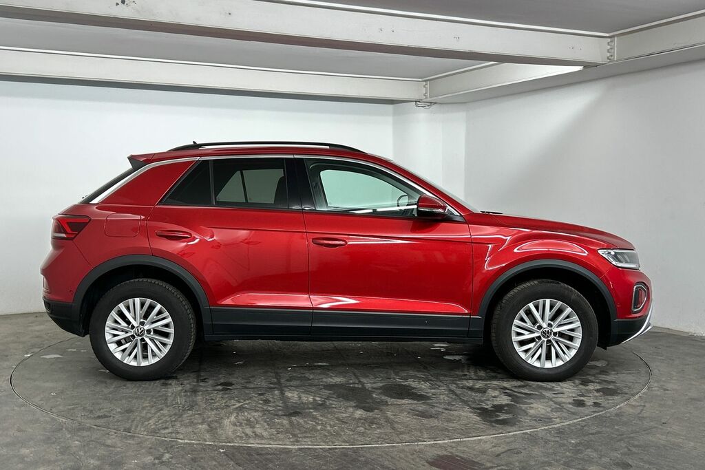 Volkswagen T-Roc 1.5 Tsi Life SV24UPR Red #4