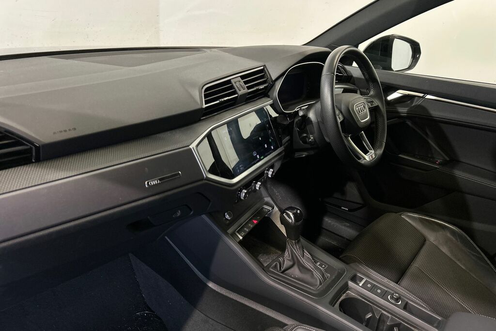 Audi Q3 S Line 35 Tfsi 150 Ps S Tronic SV72XNS Black #2
