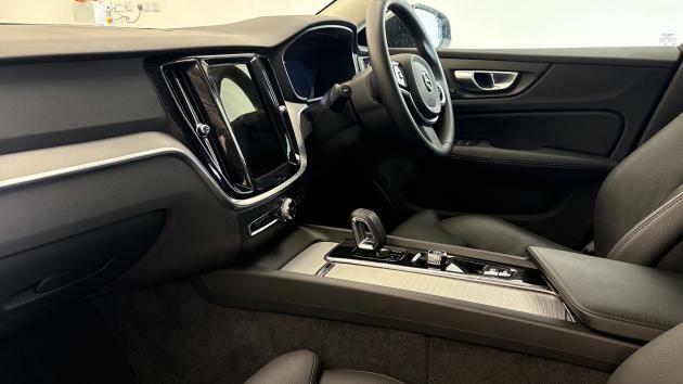Volvo V60 Plus, B4 Mild Hybrid, Dark RF25WPM Black #6