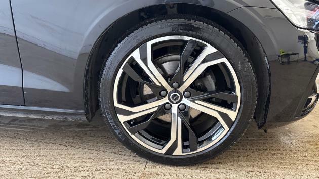 Volvo V60 Plus, B4 Mild Hybrid, Dark RF25WPM Black #4