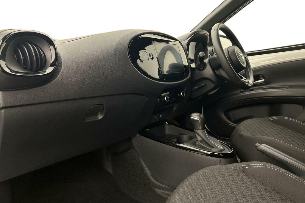 Toyota Aygo X 1.0 Vvt-i Edge SM74HLF White #2