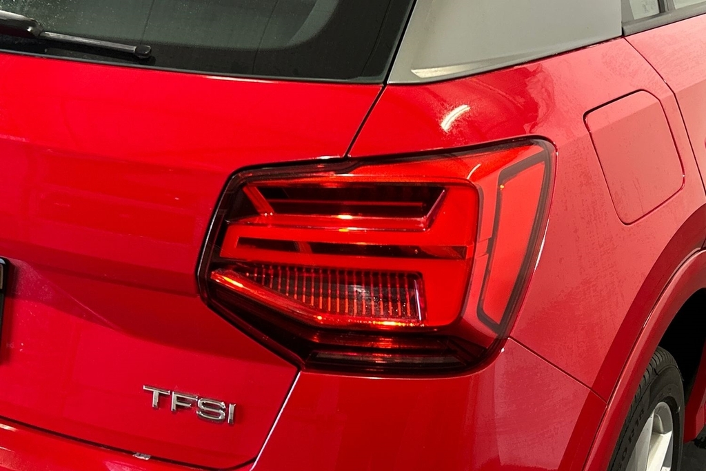 Audi Q2 Sport Black #19