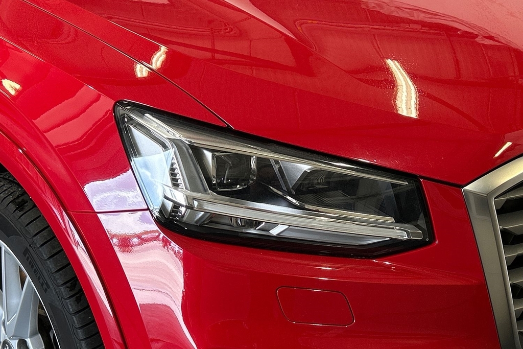 Audi Q2 Sport Black #18