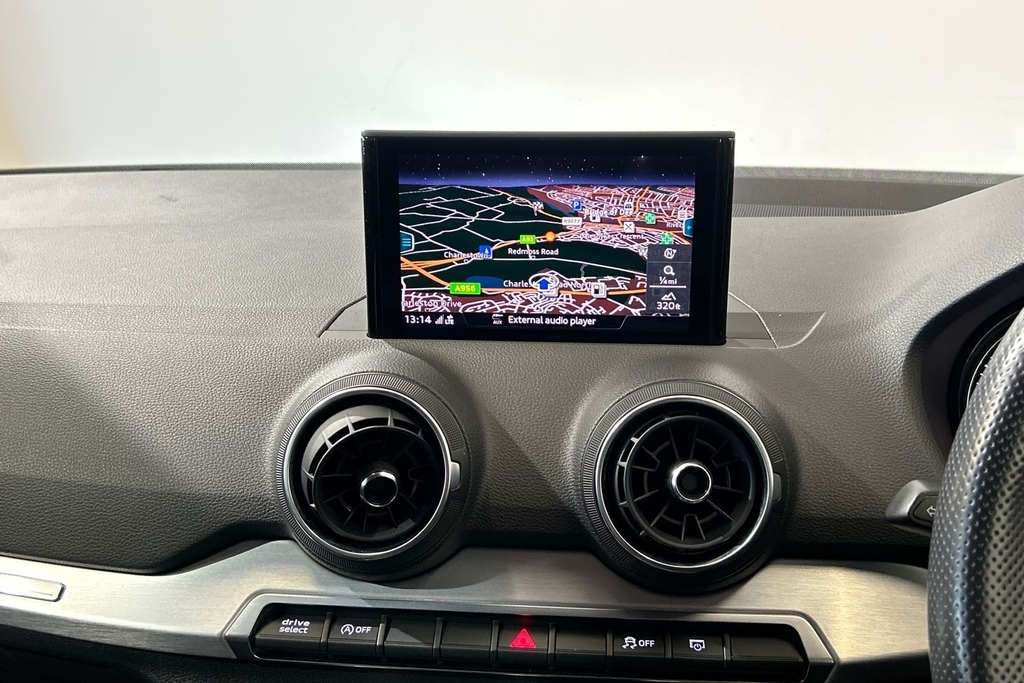 Audi Q2 Sport Black #25