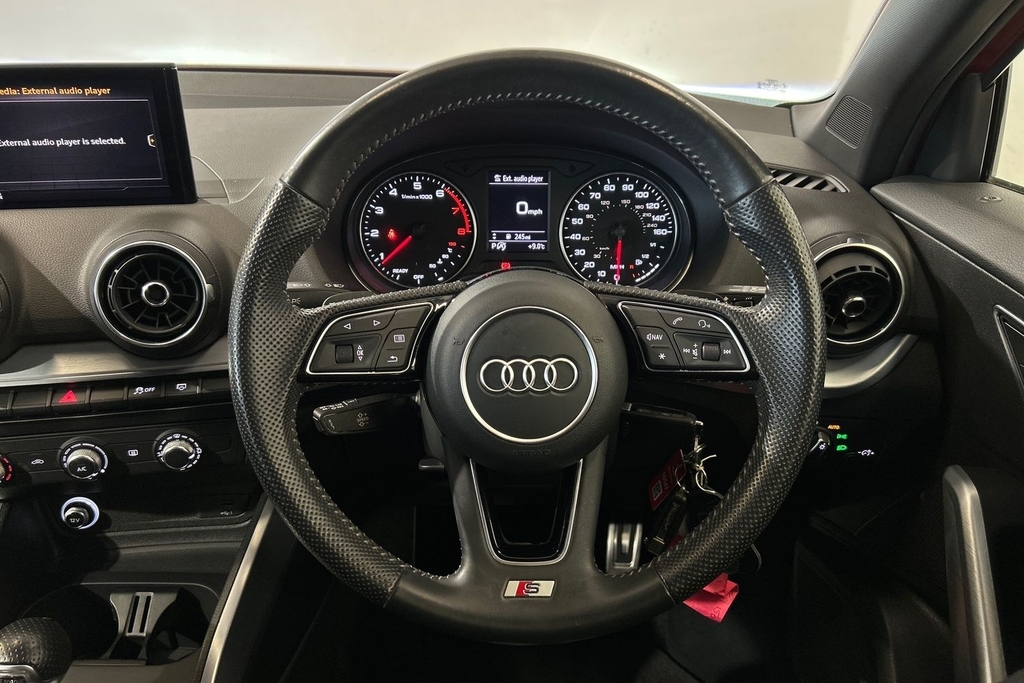Audi Q2 Sport Black #13